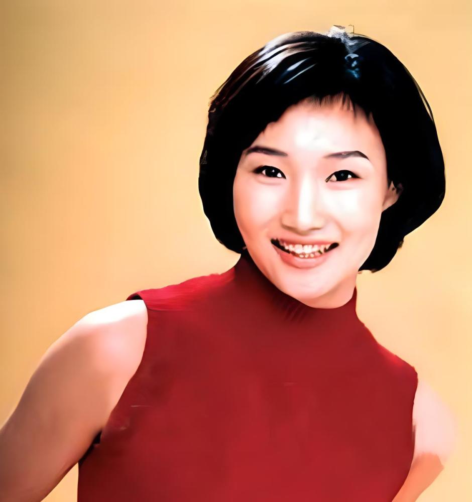 央视主播李梓萌:成名背后尽是辛酸,婚姻大事让亲友发愁_腾讯新闻