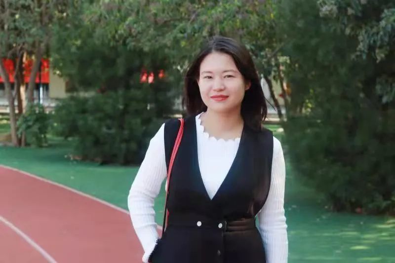 蓝田县城关中学教师风采展李艳妮倾情三尺讲台演绎美丽人生