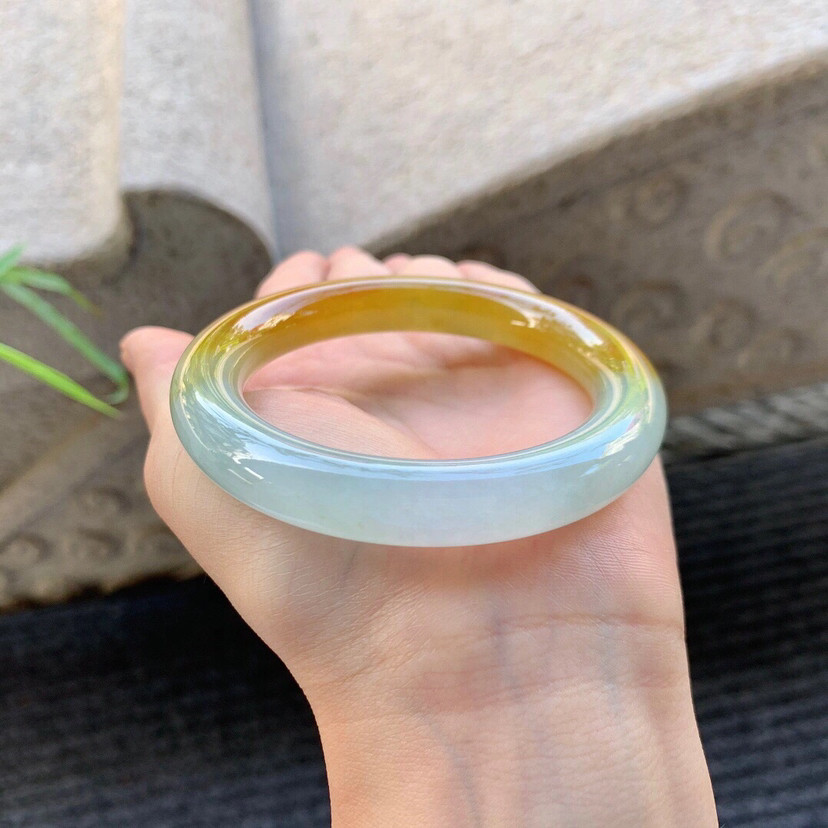 冰黄翡翠飘花手镯