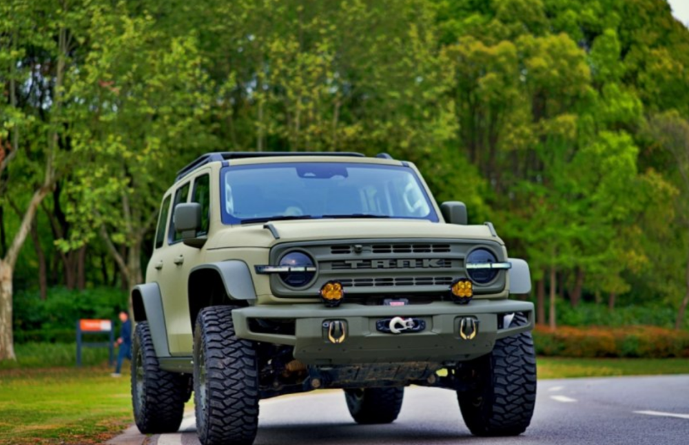 外观相似度很高,价位却低调不少,越野能力面对大多数路况都足够用了