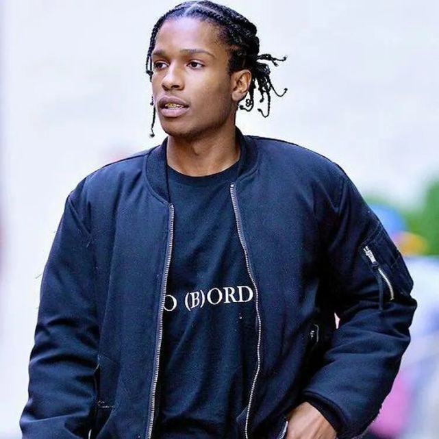 除了蕾哈娜,一直陪伴 a$ap rocky 的還有ta!