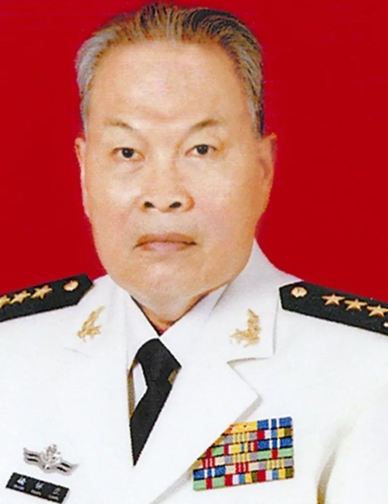 海军第八任政委55岁升中将61岁升上将64岁被免职后退役