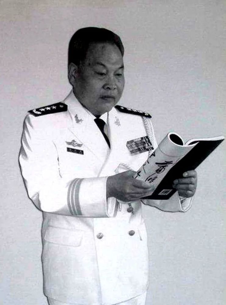 后四年,也就是1994年,55岁的杨怀庆晋升中将,一年后,杨怀庆接替周坤仁