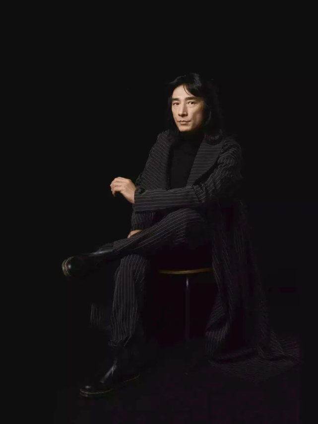 曾遭窦唯炮轰,被指糟蹋女孩,逼粉丝跳楼:丁武真有这么渣?