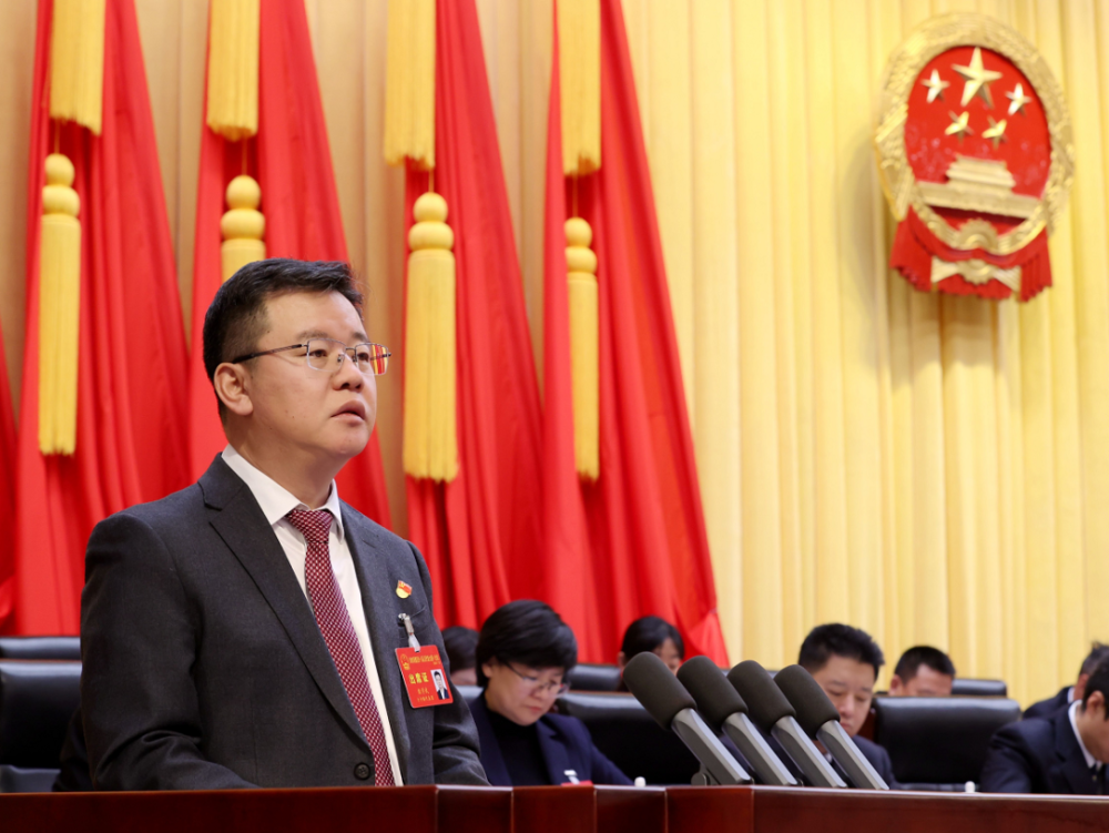 殷学武说,2022年是全面贯彻落实区第十二次党代会精