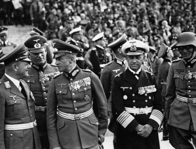 为何保卢斯能封帅而古德里安不能阿道夫看看他俩的区别再说