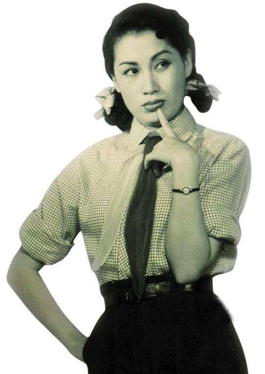 红线女:一生四段情,皆为不了局,曾与赵丹相爱,迫于压力分手_腾讯新闻