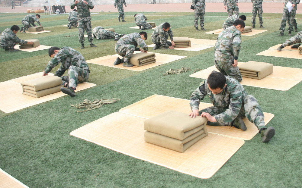 中國軍人將被子疊成豆腐塊是特色印軍把被子疊成什麼樣