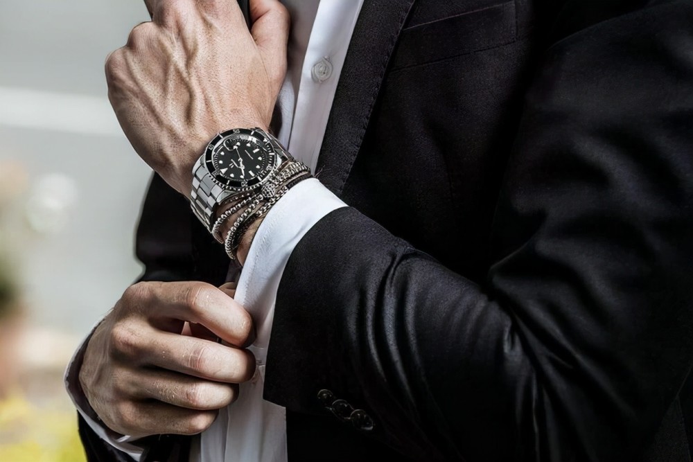 有那么多配饰可以选为什么戴手表的人看起来更加优雅