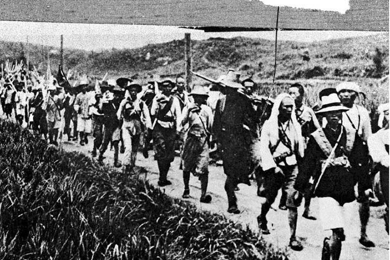 红军的壮举:在长征中用简陋的武器,竟然击落5架敌机!