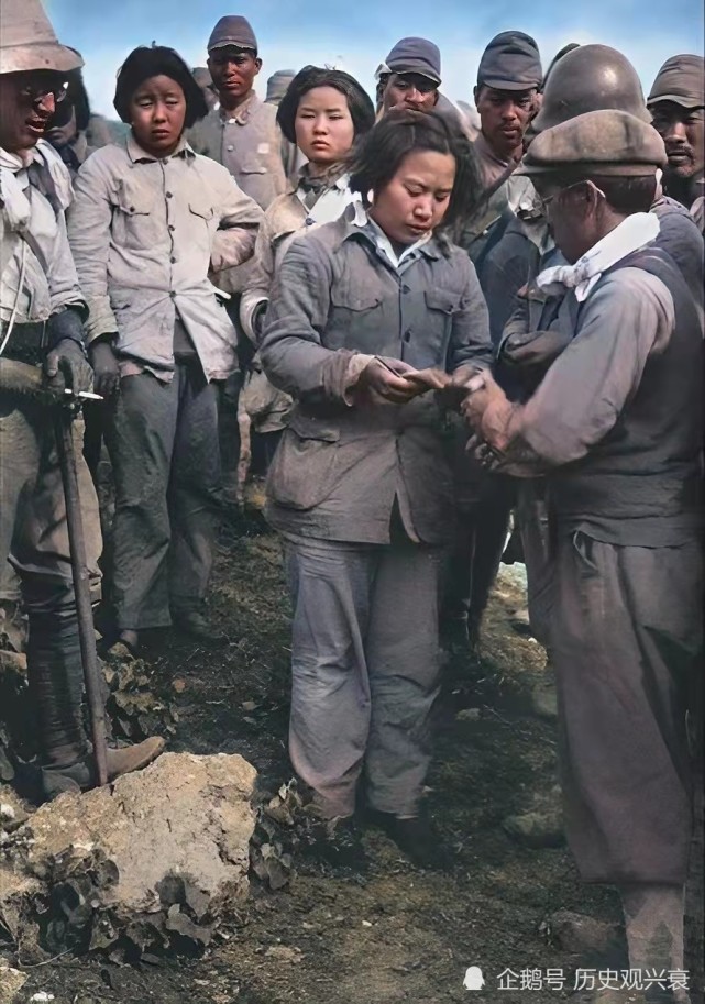 这张照片是1940年6月宜枣会战期间拍摄的,几名中国女兵不幸遭到了日军