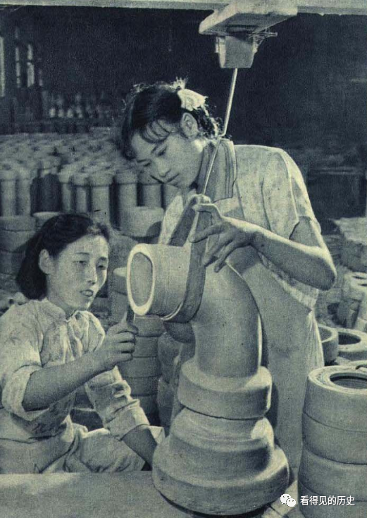 老照片六十年代江苏无锡一家人个个是生产能手