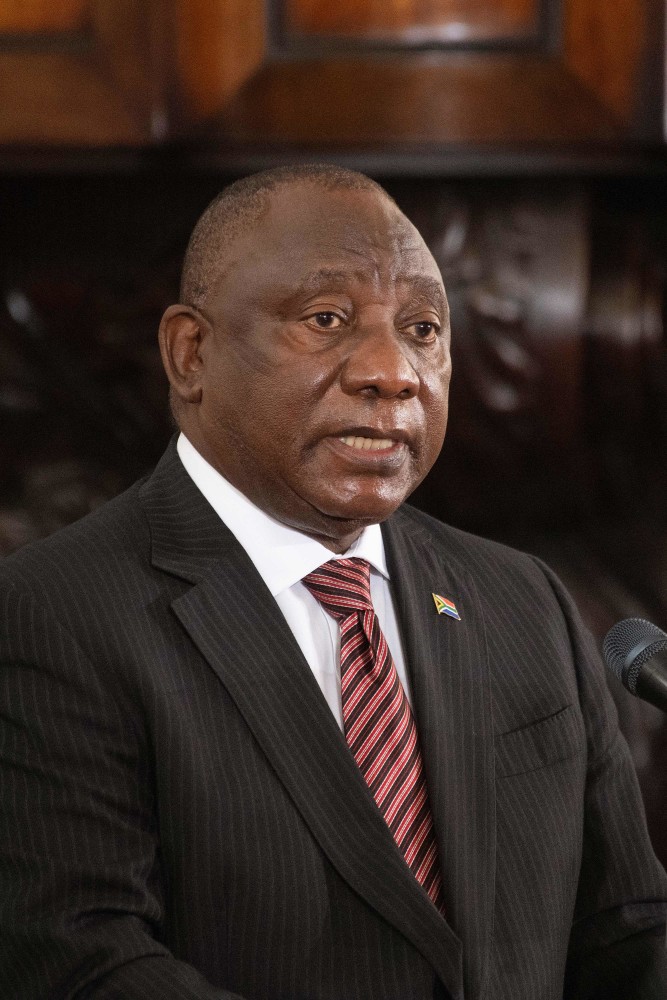 12月12日,南非总统拉马福萨在开普敦参加为前总统德克勒克举行的追悼