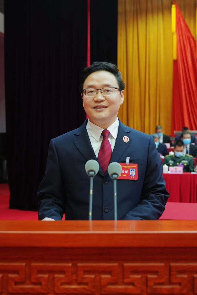 邹刚当选为嘉陵区人民检察院检察长