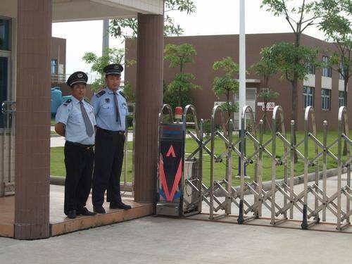 看门人老张小小说