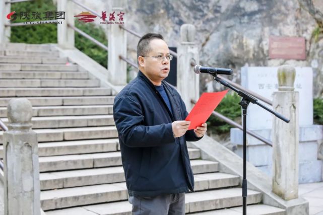 广东省武警总队原政委雷群昆致辞,他表示,站在"两个一百年"的历史交汇