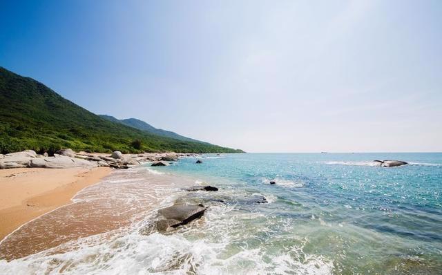 虽然景区距离市区有些远,但是这里能看见的海水,真的是令人难忘的.