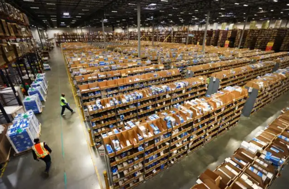 快递公司仓库被"偷家",价值6万美金的nike球鞋不翼而飞!_腾讯新闻