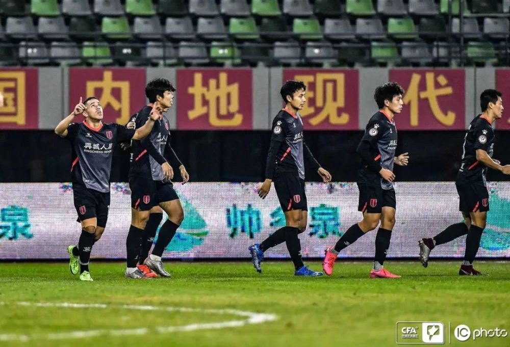 中甲成都蓉城21梅州客家豪取四连胜小将首次首发莱昂纳多当选最佳球员