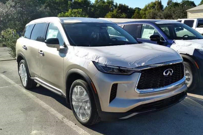 国产预计40万起售奇瑞王qx60到店实拍比宝马x5还大还便宜