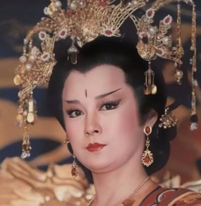 但是也有的演员被人吐槽造型雷人,那么这么多版本的武则天,谁才是你心