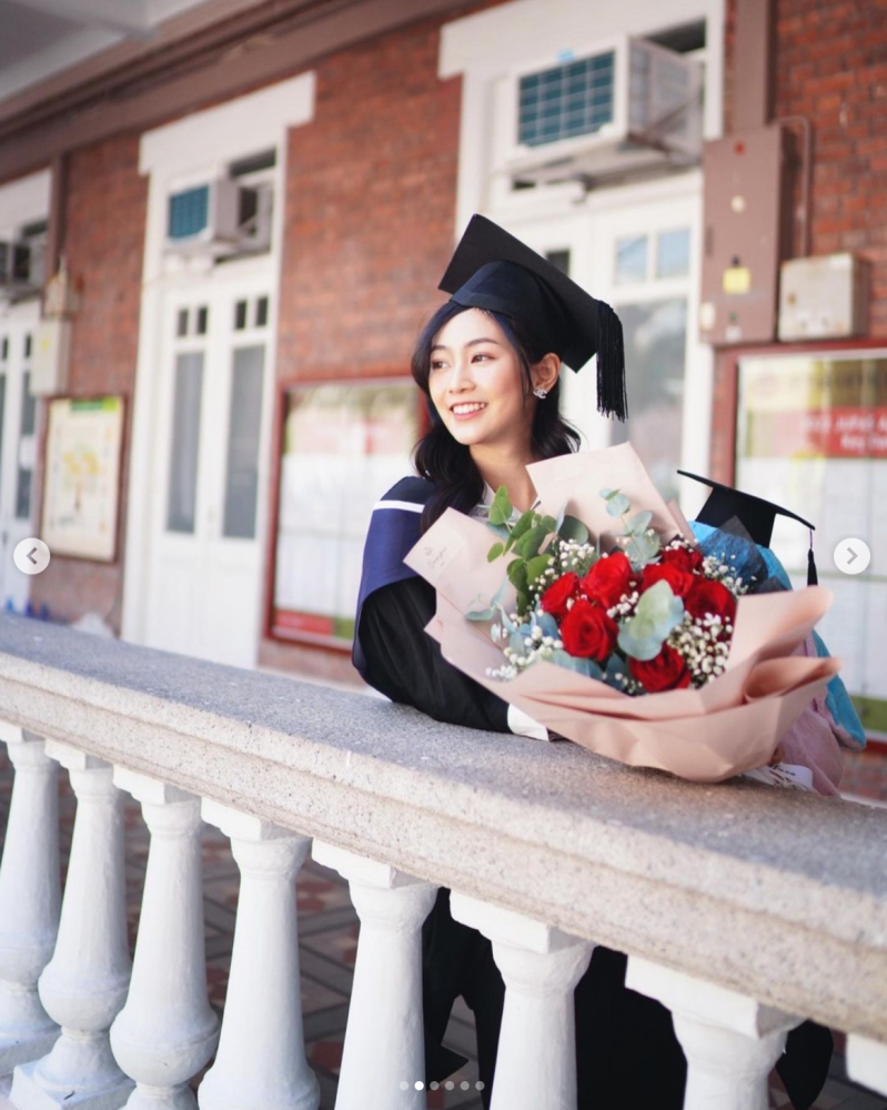 24岁港姐晒港大硕士毕业照!成名后仍不放弃学业,众星赶来祝贺