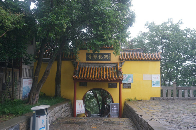 如果想要上香祈福的话,就可以去大名兴华寺逛一逛,在这里还是佛教文化