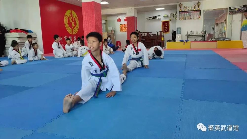如何正确练习搏击健身操中的进退步——前进篇