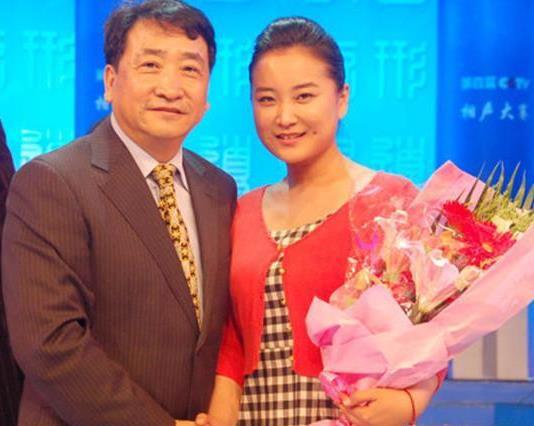 贾玲给冯巩打电话请您来帮忙客串一下片酬30万网友太牛了吧