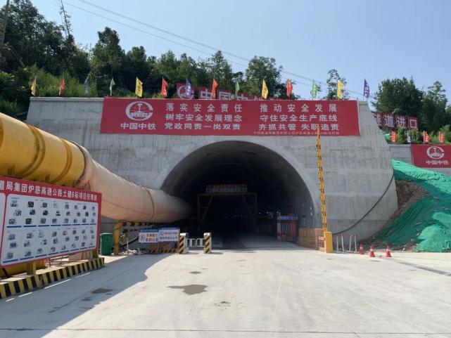 本报长沙讯    近日,炉慈高速公路建设又取得新进展,记者从炉慈高速