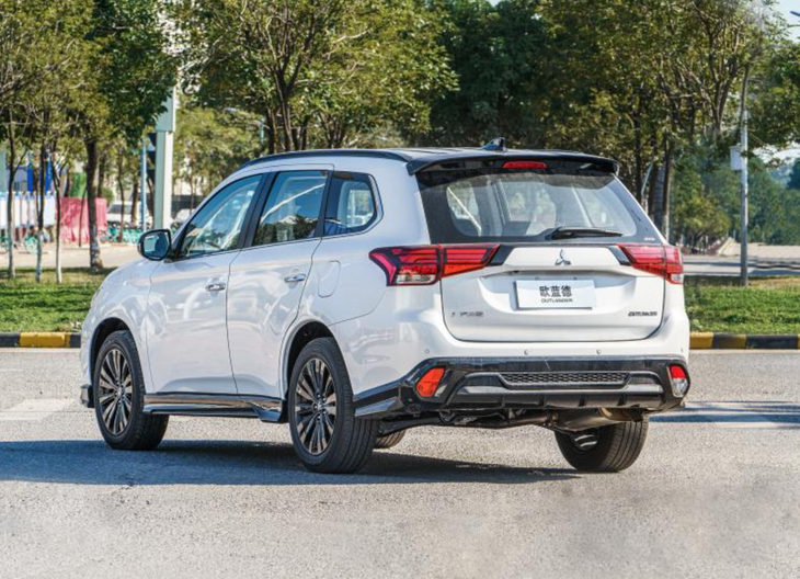 2022款三菱欧蓝德上市售价1598万元起