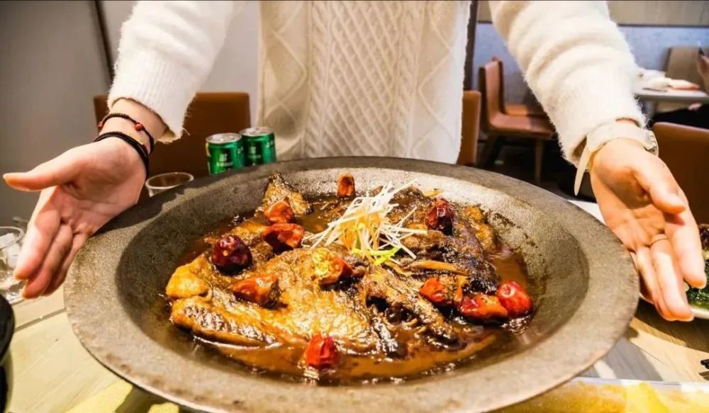 舌尖上的青岛丨把眼睛留给风光把体重留给美食这些街巷美食你确定不来