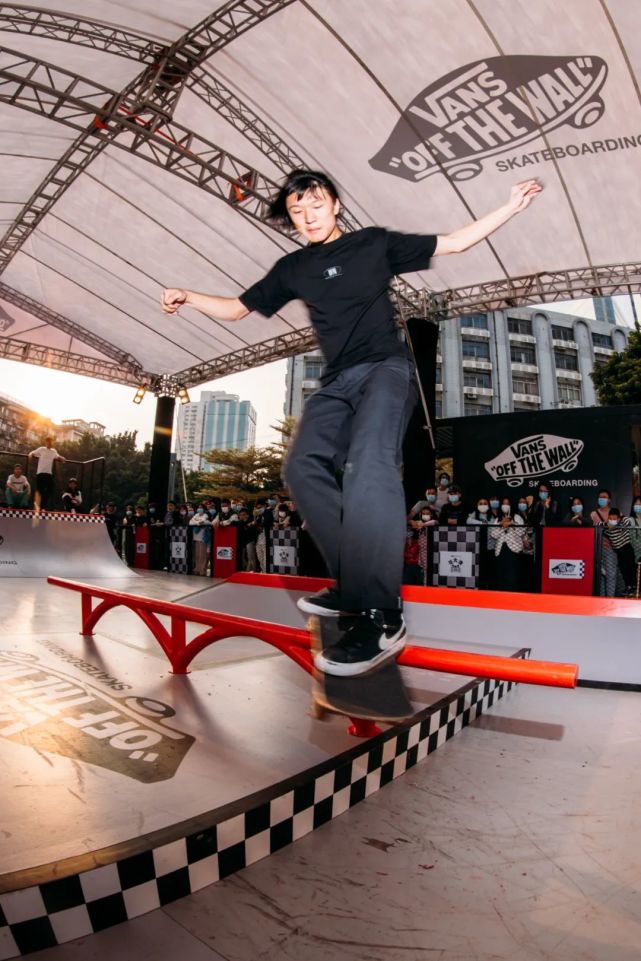 【活动回顾】vans 限时集合站之范大滑滑板社区终章落幕,陈子锋取得本