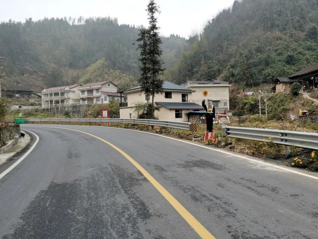 百日攻坚完善设施强化巡逻安化东梅公路交通治理成效初显