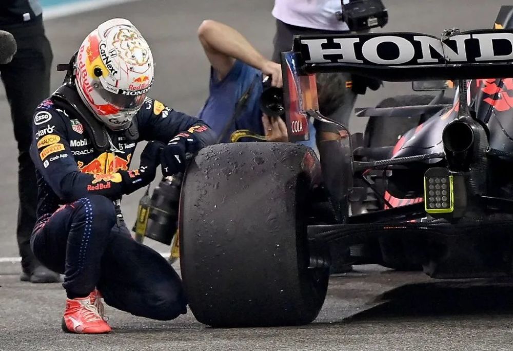 想不到的剧情 安全车搅局加戏老汉八冠梦碎 最终圈绝杀超车小潘新王登基 波经 华体网