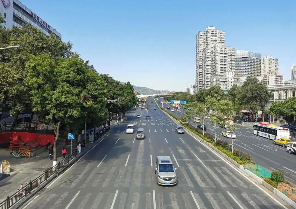 完工亮相广州大道北白云段新增7条安全路