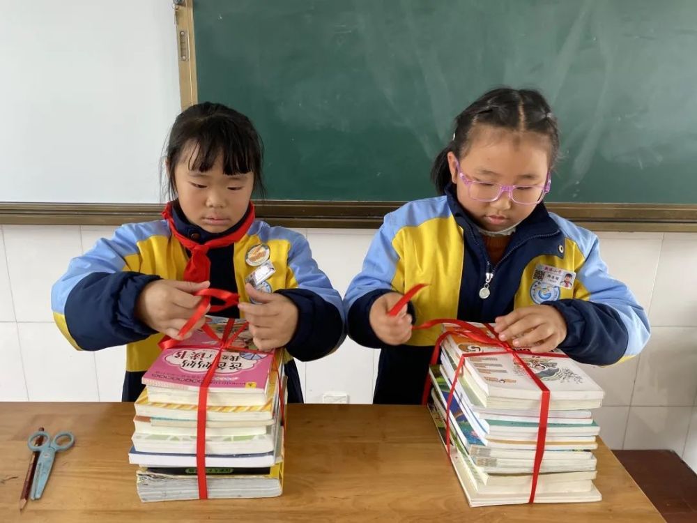 宁波象山县石浦镇新港小学为新疆库车小学举行爱心图书捐赠活动_腾讯