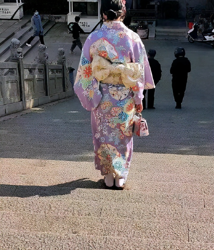 国家公祭日穿和服女子图片