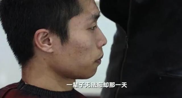 2014年，15岁的陈泗翰一刀刺死霸凌者获刑8年，出狱后怎样了？