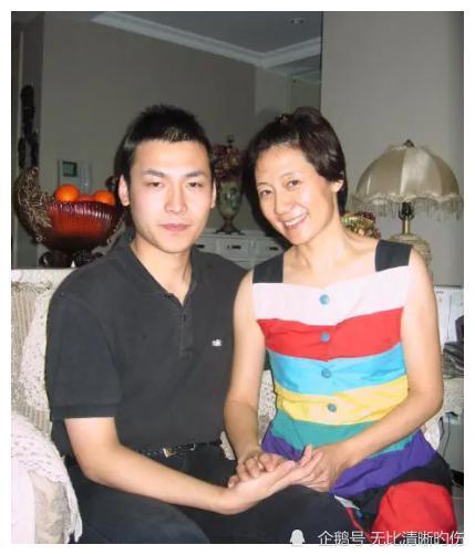 落魄时和二婚女一见钟情为继子不要孩子演员范明的幸福你不懂