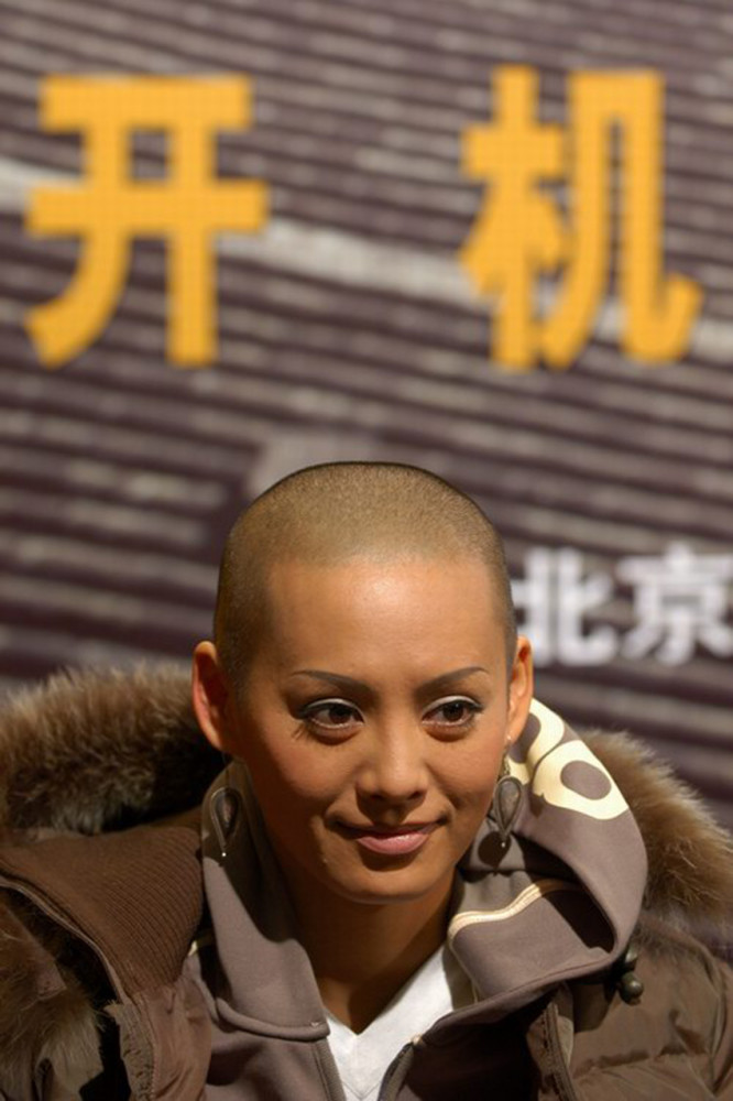 10位女星扮光头有人敬业真剃光有人戴假发套一个头两个大