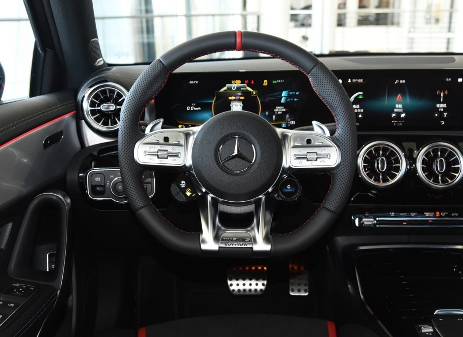 最低配的奔驰amga35l也要4398万不过动力确实不弱