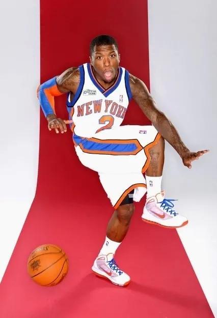 橄榄球 三届NBA扣篮王转行打拳击，首战遭网红选手KO！