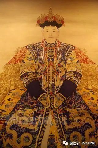 康熙从此真的把孝惠章皇后当成自己的生母去尊敬爱戴,孝惠章皇后也真