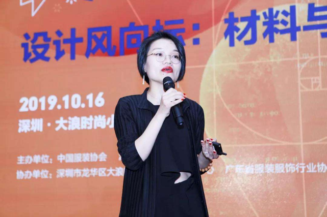在这之中他选择了自己的女儿——郑绵绵,实际上郑周敏膝下还有3个儿子