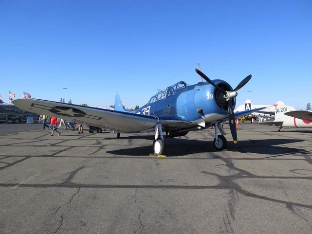 美国sbd无畏式俯冲轰炸机