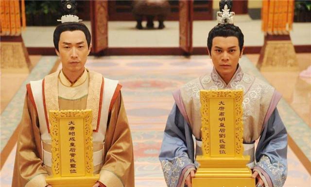 想做皇帝的人,不止嫡长子一个,为了争夺皇位,手足自相残杀