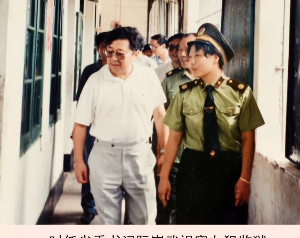 的改革春风,在党中央的号召下,阮崇武一直着重于海南经济特区的建设