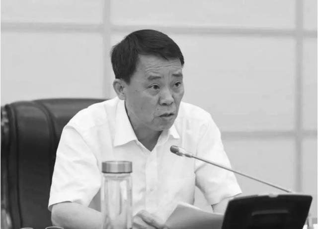 市长任上调回宜春,出任市委书记,彼时邓寄鹏任宜春市公路管理局局长