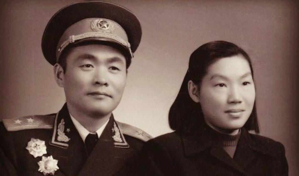 因为何事?这位开国中将用枪指着王近山,还毙了他的战马
